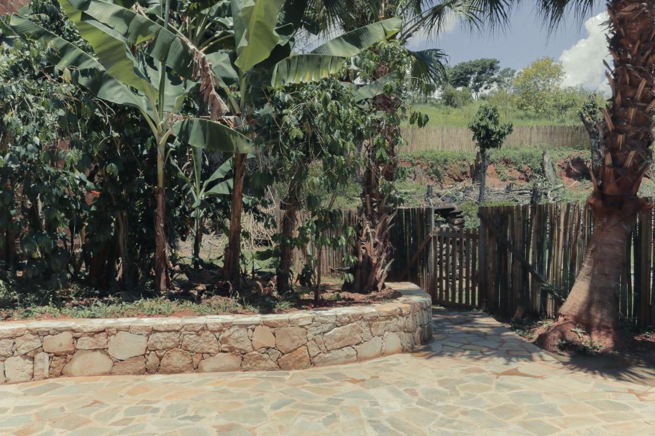 Em tiradentes, Minas Gerais, CASA TÍPICA E ESPAÇOSA EM TERRENO ARBORIZADO Exterior foto