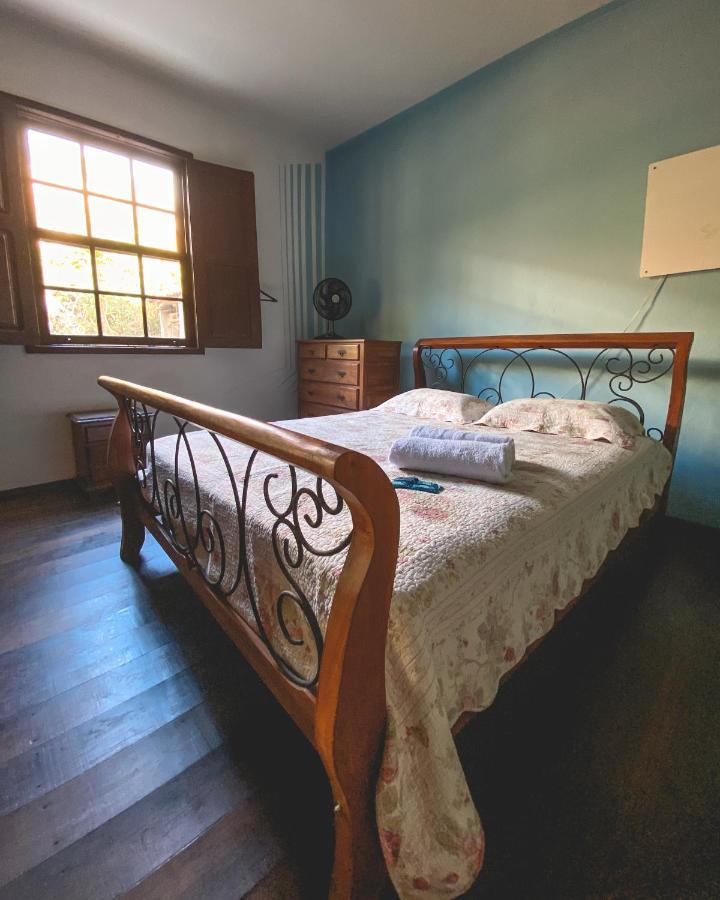Em tiradentes, Minas Gerais, CASA TÍPICA E ESPAÇOSA EM TERRENO ARBORIZADO Exterior foto